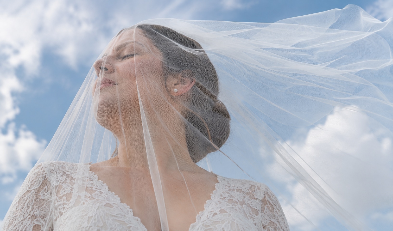 wedding dress for apple shaped brides