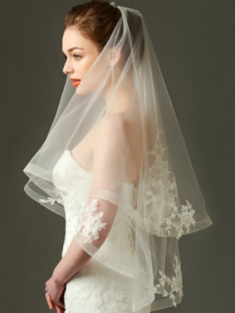 fingertip wedding veil with lace